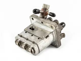 Iseki E383 injector pump, used (1)